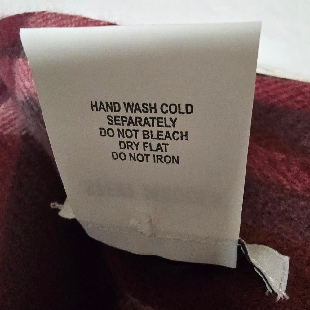 Steve Madden Bordeaux Fringe Plaid Blanket Scarf Burgundy Red Square Wrap NWT - Picture 8 of 10